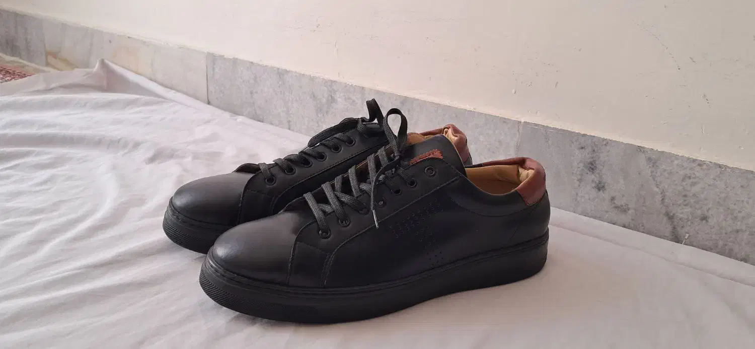 کفش|کیف، کفش، کمربند|قم, نیروگاه|دیوار