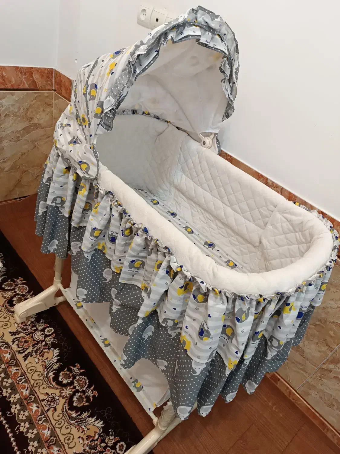 گهواره کودک فروش فوری|تخت و سرویس خواب|گلوگاه, |دیوار