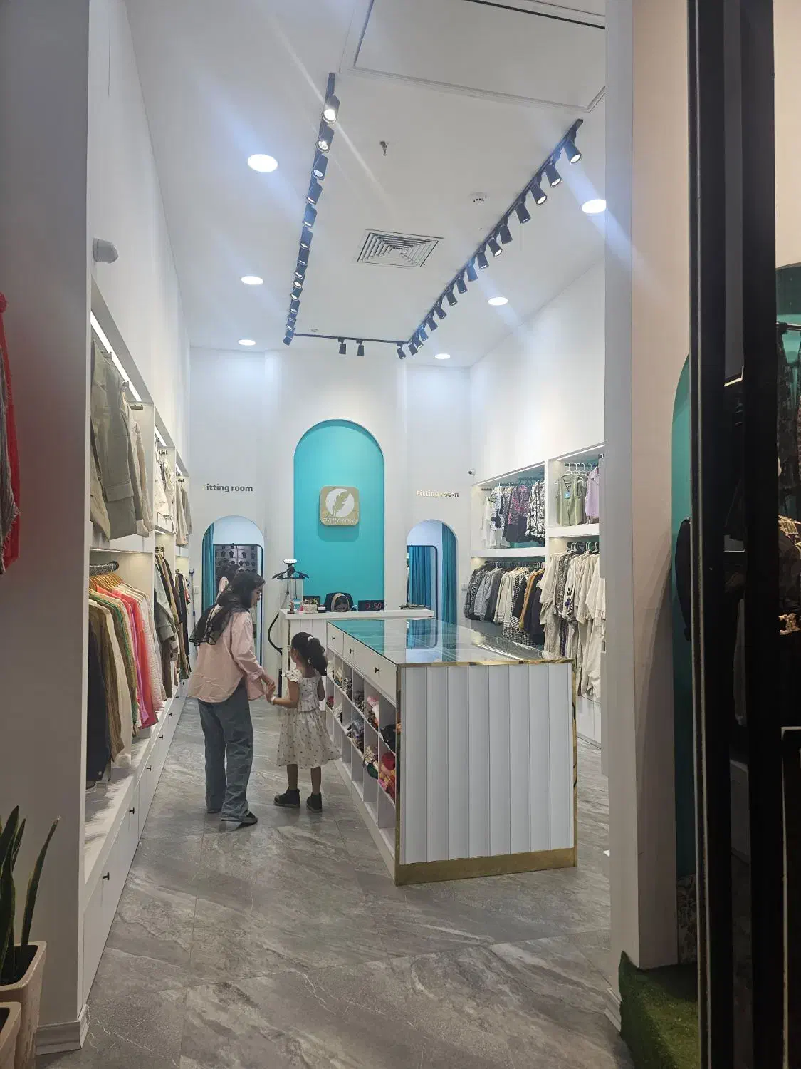 فروشنده خانم|استخدام خدمات فروشگاه و رستوران|بندرعباس, |دیوار