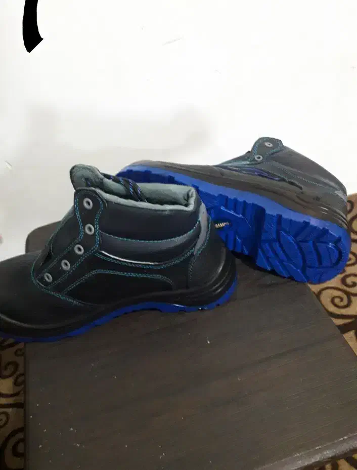 کفش ایمنی شماره ۴۲|کیف، کفش، کمربند|شوشتر, |دیوار