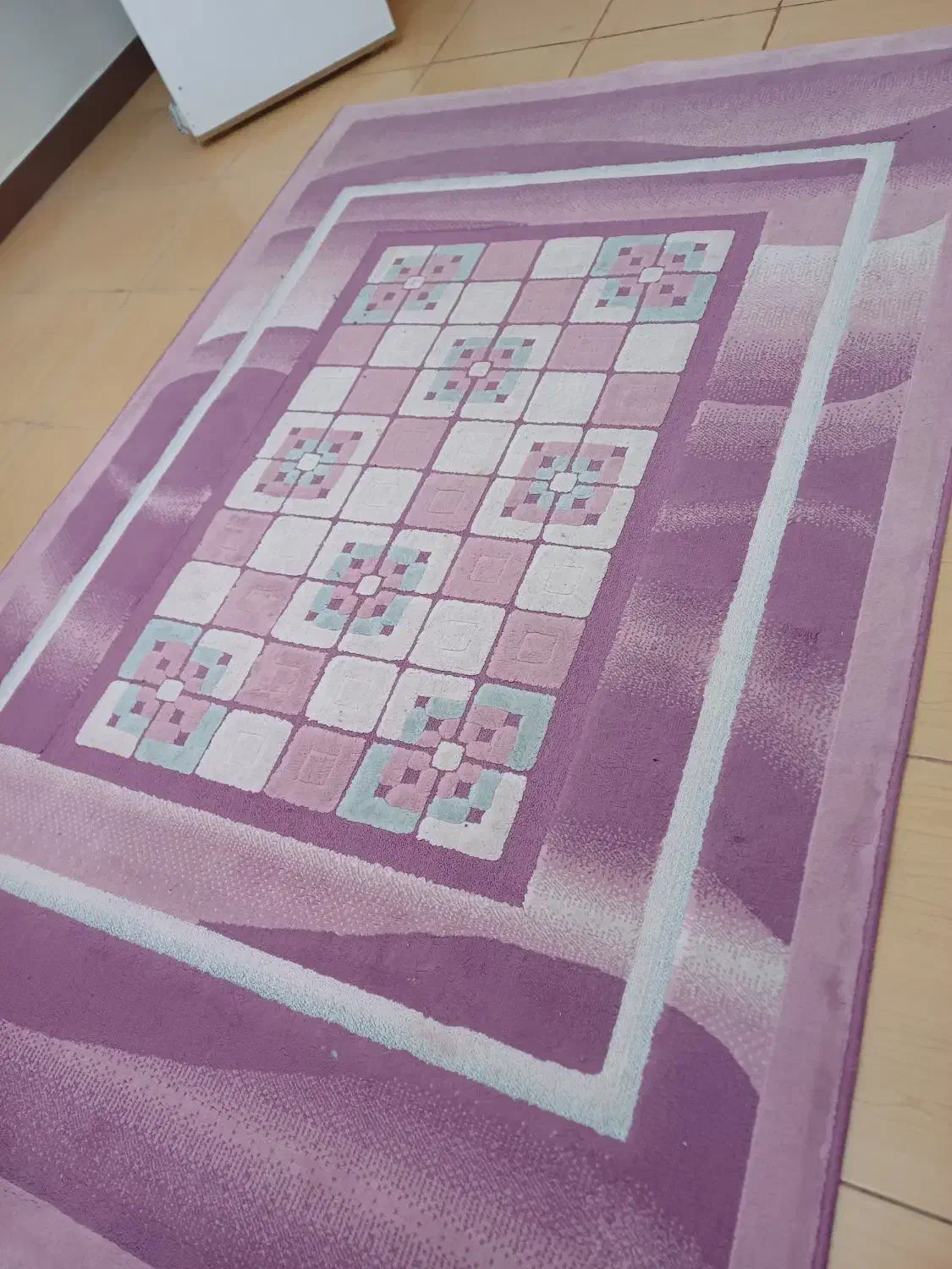 فرش ۴ متری در حد نو|فرش|اصفهان, درب کوشک|دیوار