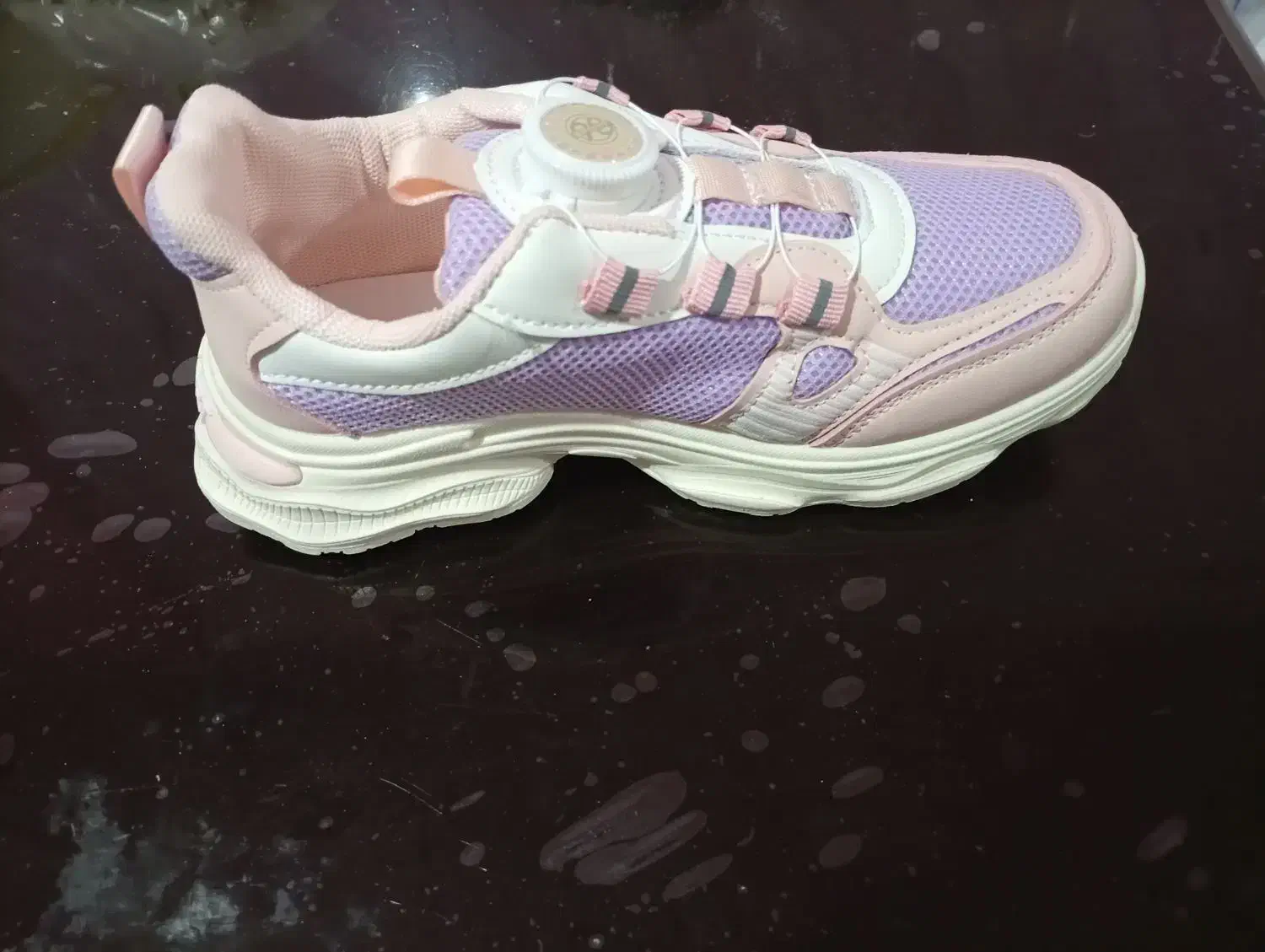 کفش|کفش و لباس بچه|بندر گناوه, |دیوار