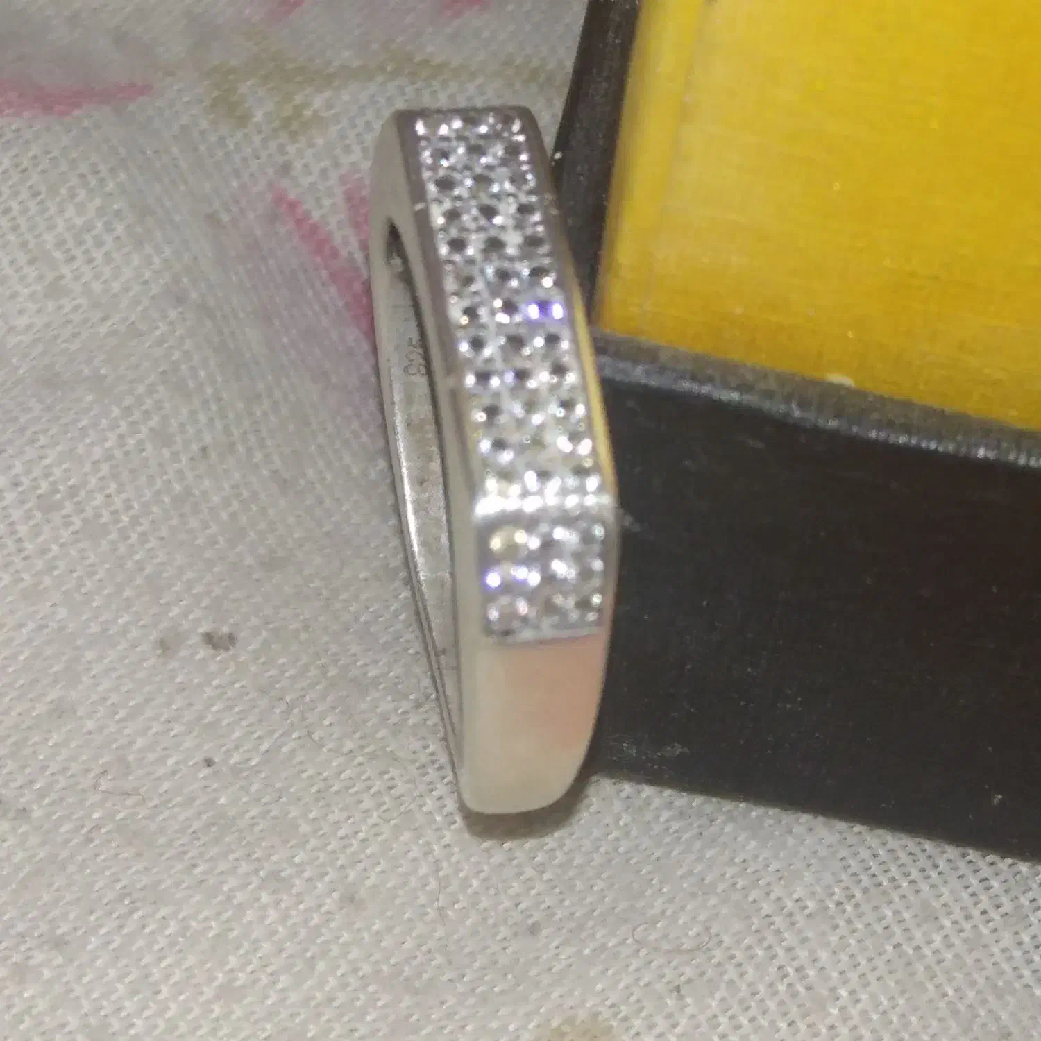 حلقه نگین دار|جواهرات|ایلخچی, |دیوار