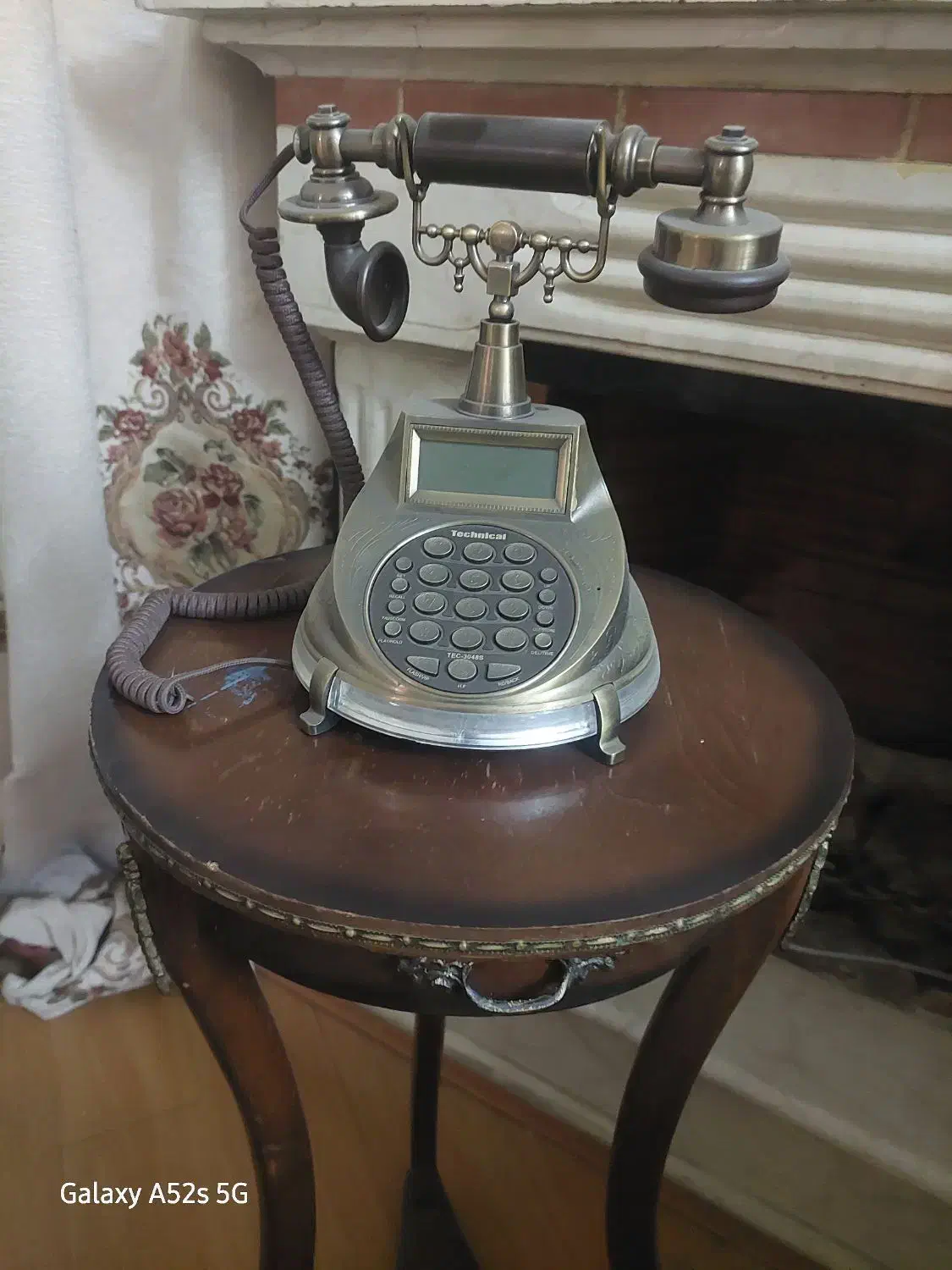 میز تلفن و گوشی تلفن|میز تلفن|مشهد, نیروی هوایی|دیوار