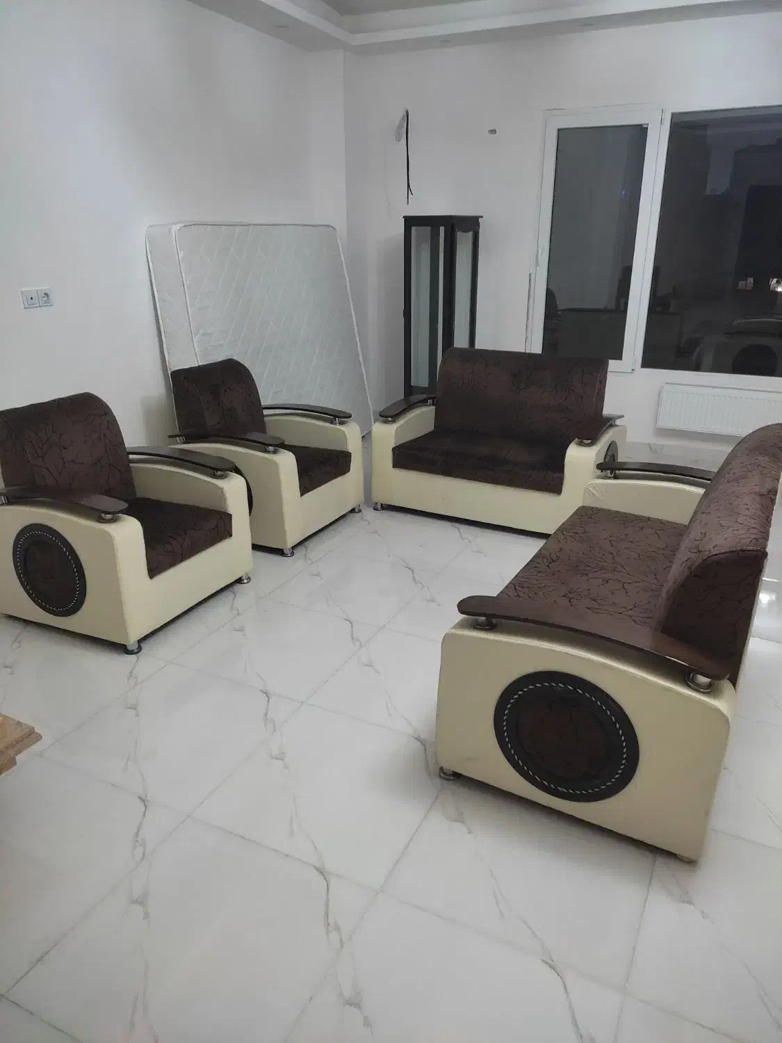 یک دست مبل ۸ نفره سالم در حد نو|مبلمان خانگی و میز عسلی|رشت, لاکانی|دیوار