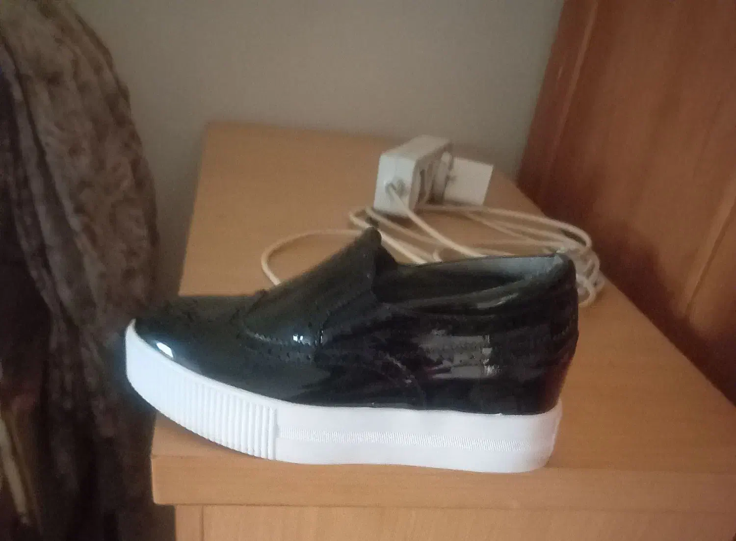 کفش|کیف، کفش، کمربند|اردبیل, |دیوار