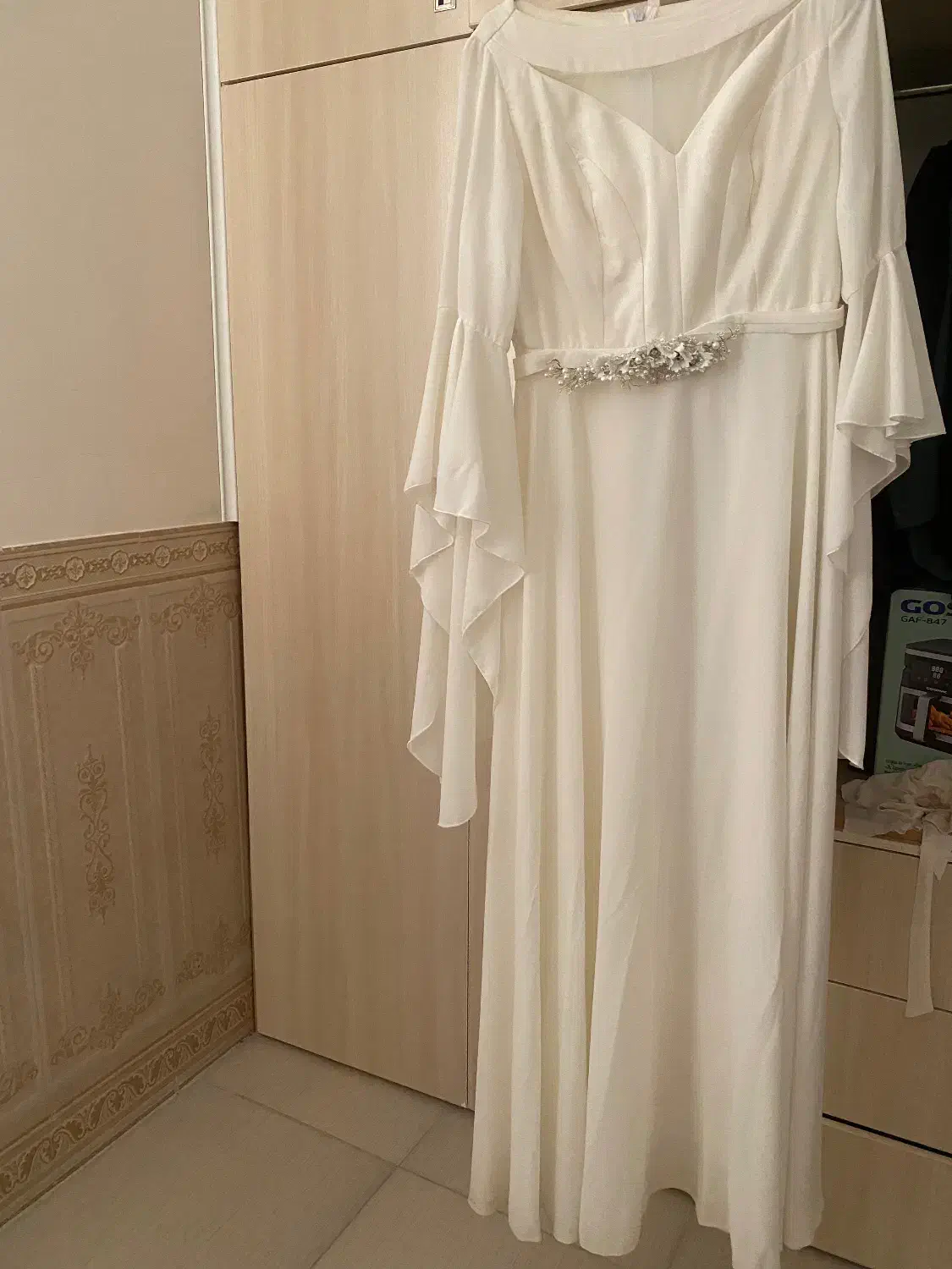 لباس سفید نو|لباس|ورامین, ورامین|دیوار