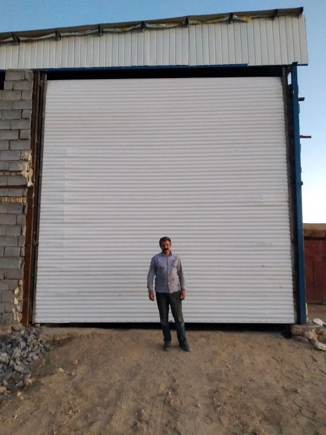 کرکره سازی محمودی سقف شیروانی برقی و ورقی|خدمات پیشه و مهارت|قروه, |دیوار