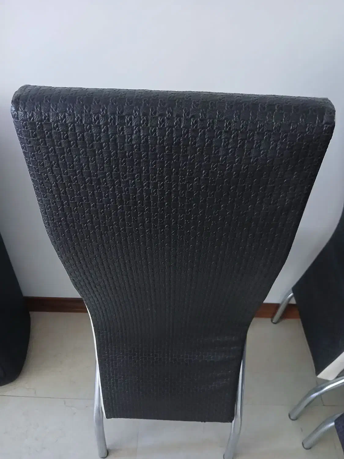 ۴عدد صندلی چرم پایه استیل کاملا سالم ودر حد نو|میز و صندلی غذاخوری|میانه, |دیوار