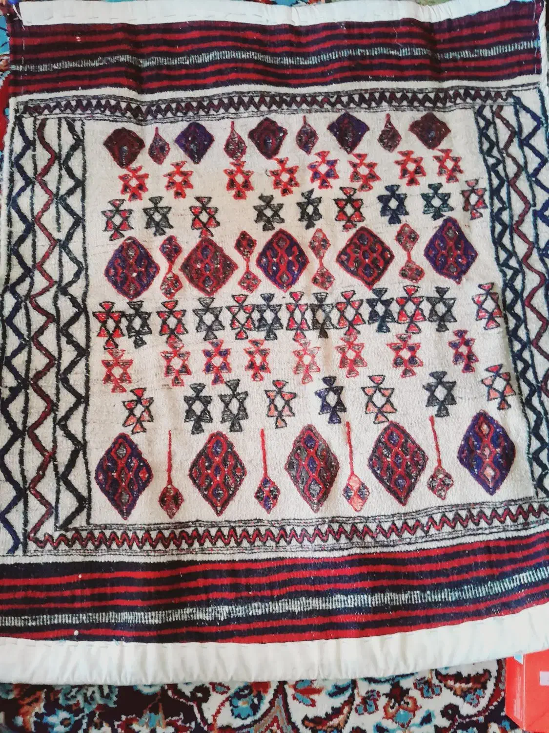 سفره سنتی دست باف|گلیم، جاجیم، گبه|شهرکرد, |دیوار