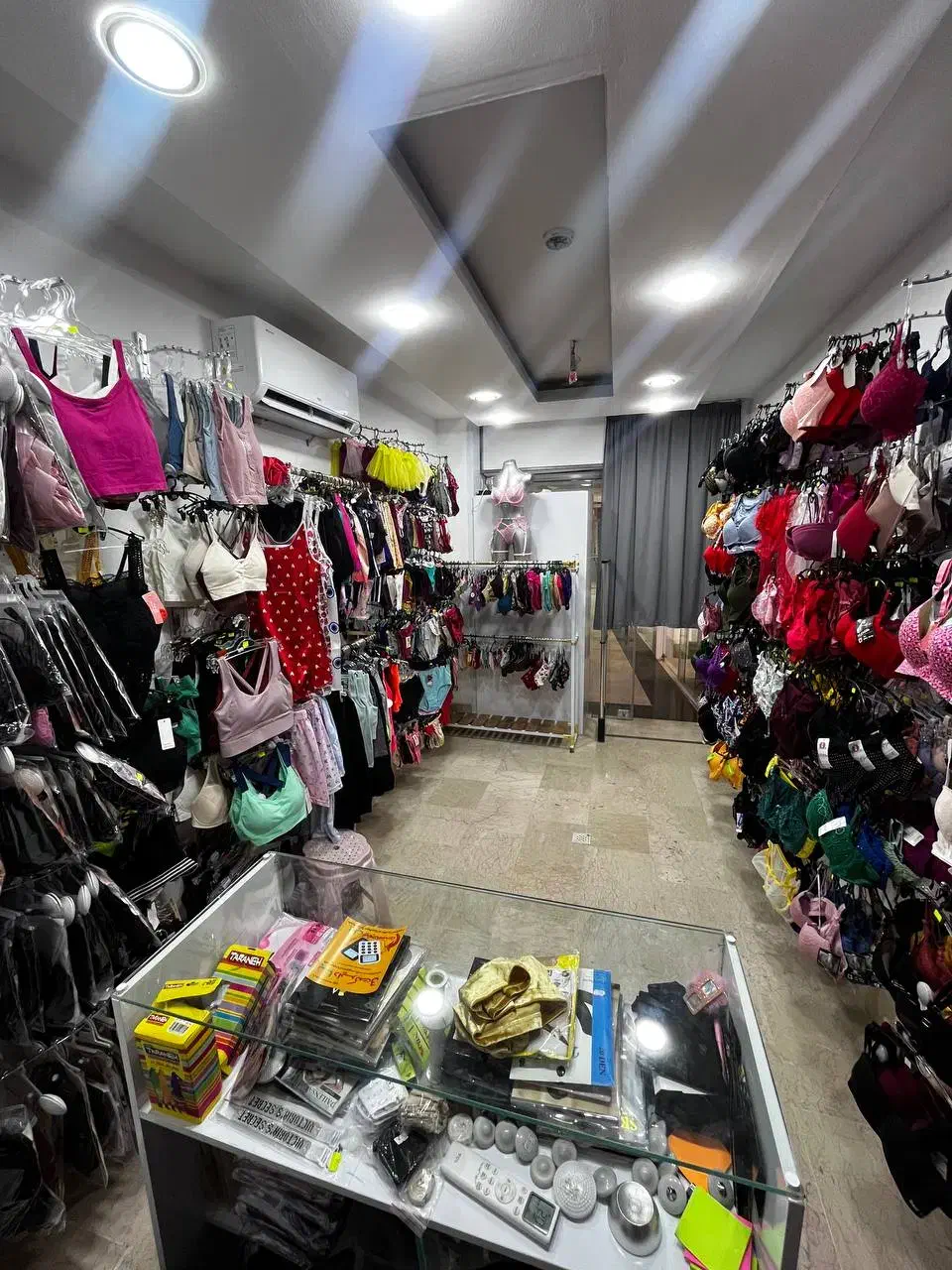 فروش عمده لباس زیر به دلیل تغییر شغل|لباس|اصفهان, محمودیه|دیوار