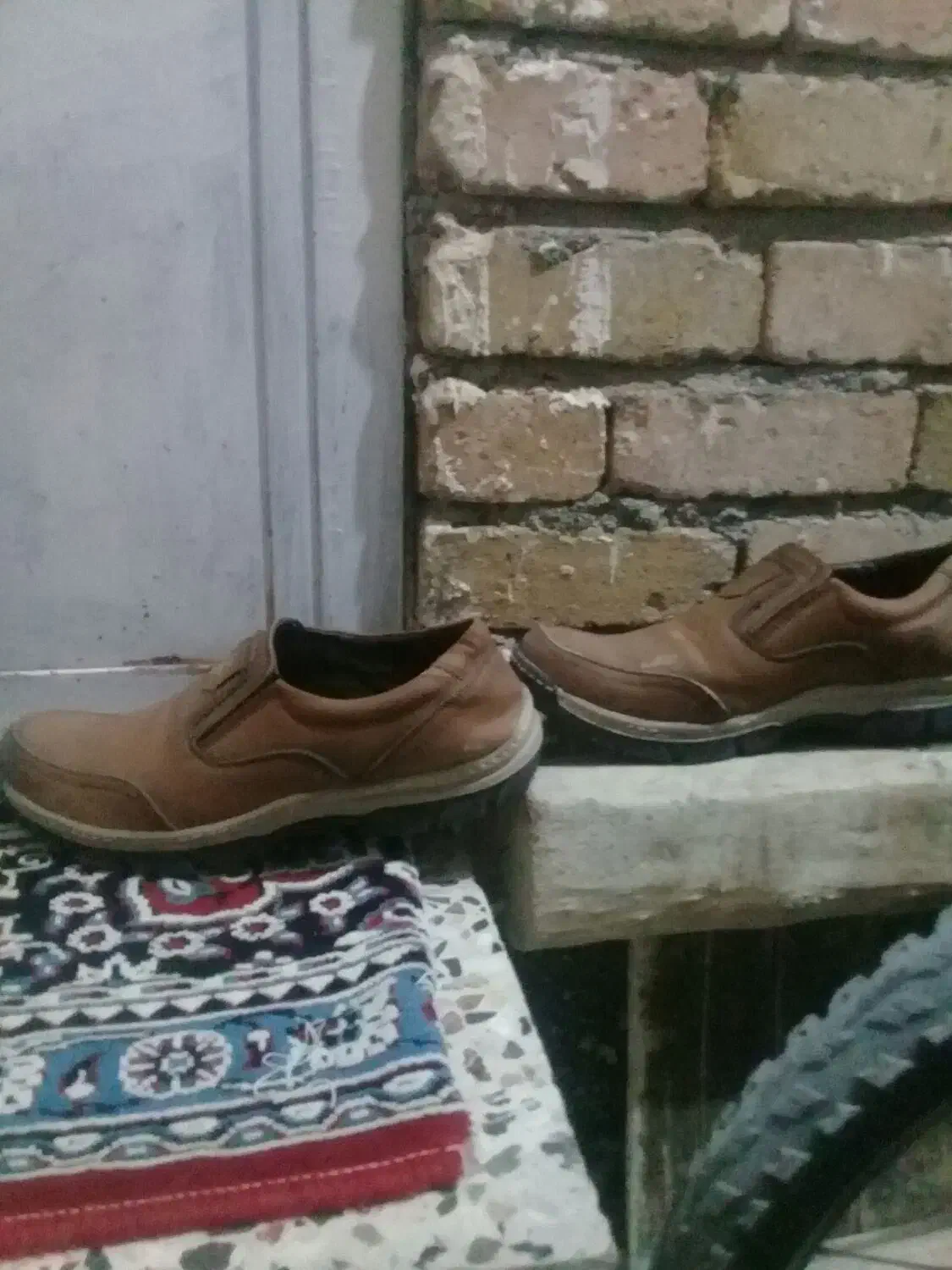 کفش|کیف، کفش، کمربند|دورود, |دیوار