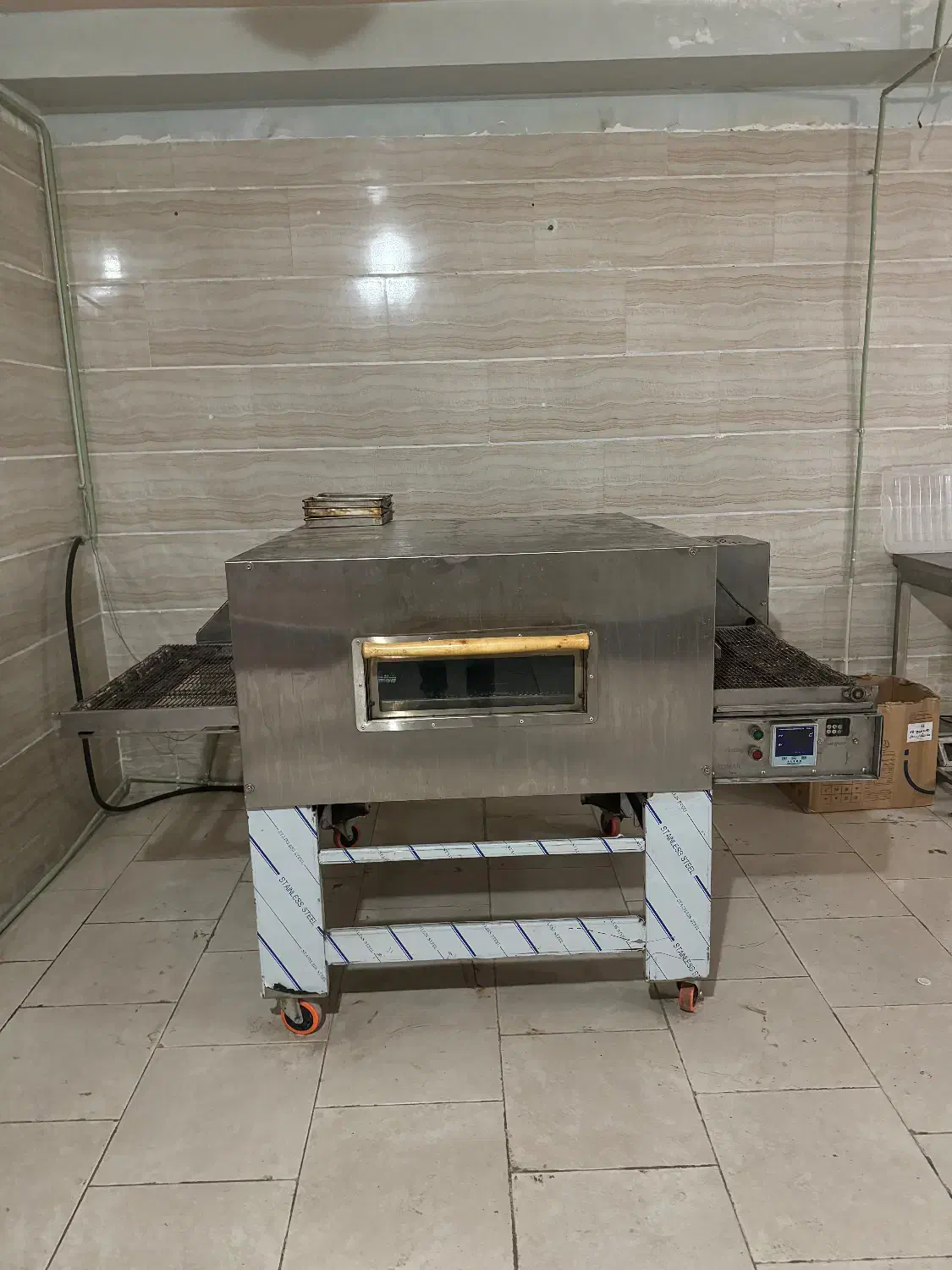 فر پیتزا ریلی دهنه ۷۰ - روماک|کافیشاپ و رستوران|قزوین, |دیوار