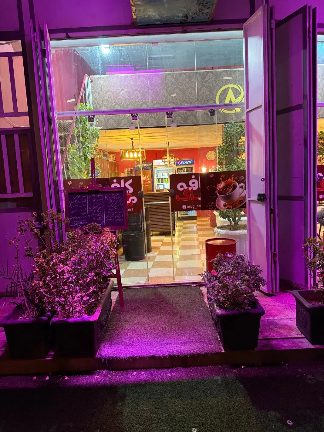 نیروی کار در کافه (خانم)|استخدام خدمات فروشگاه و رستوران|مرودشت, فاز اول شهرک فرهنگیان|دیوار