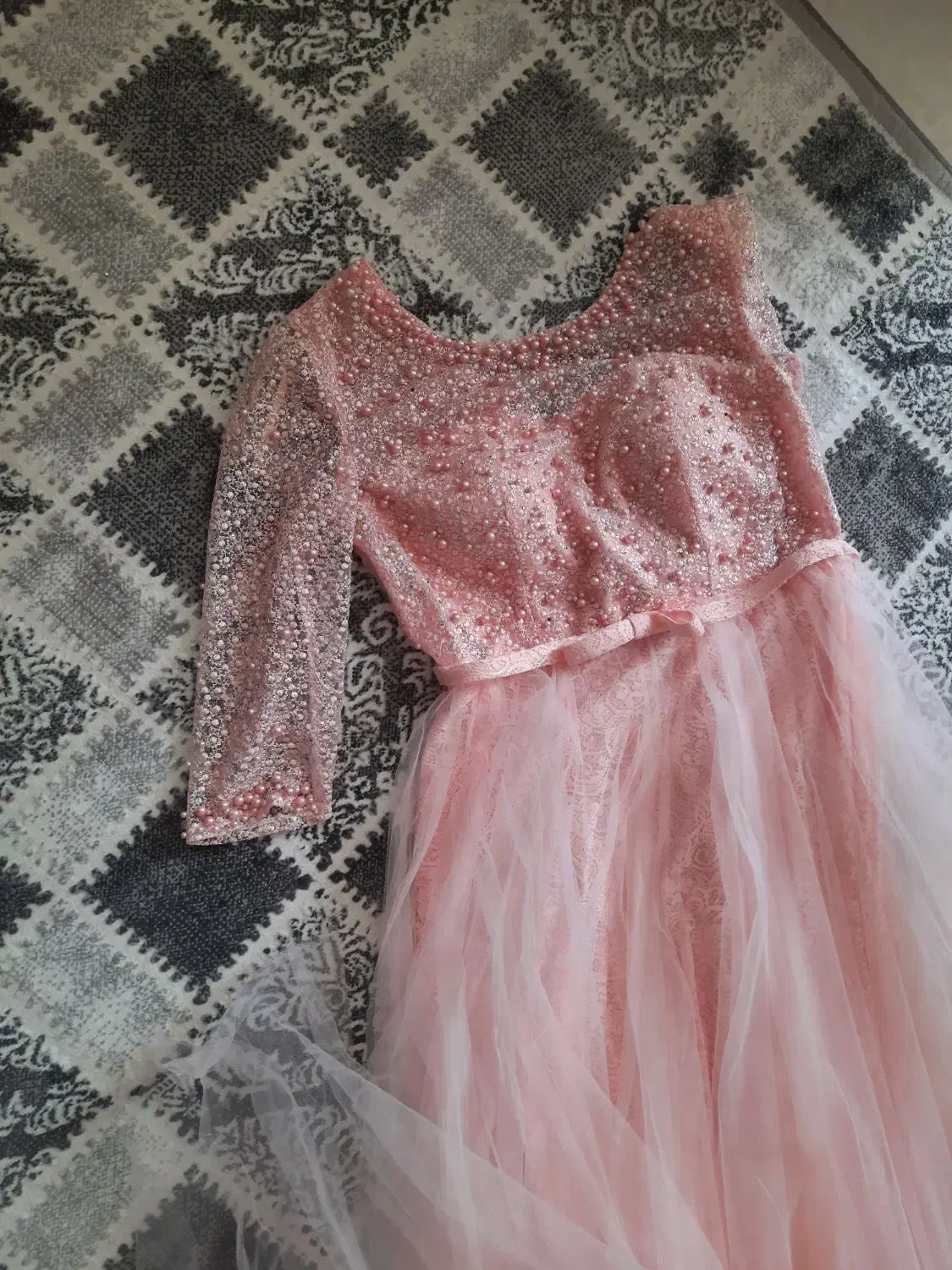 لباس مجلسی|لباس|میانه, |دیوار