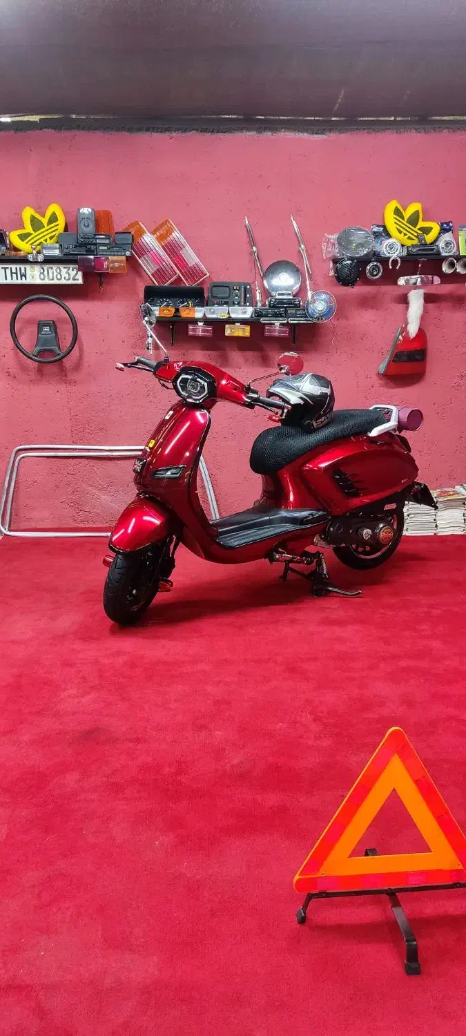 وسپا تک|موتورسیکلت|رشت, حومه رشت|دیوار