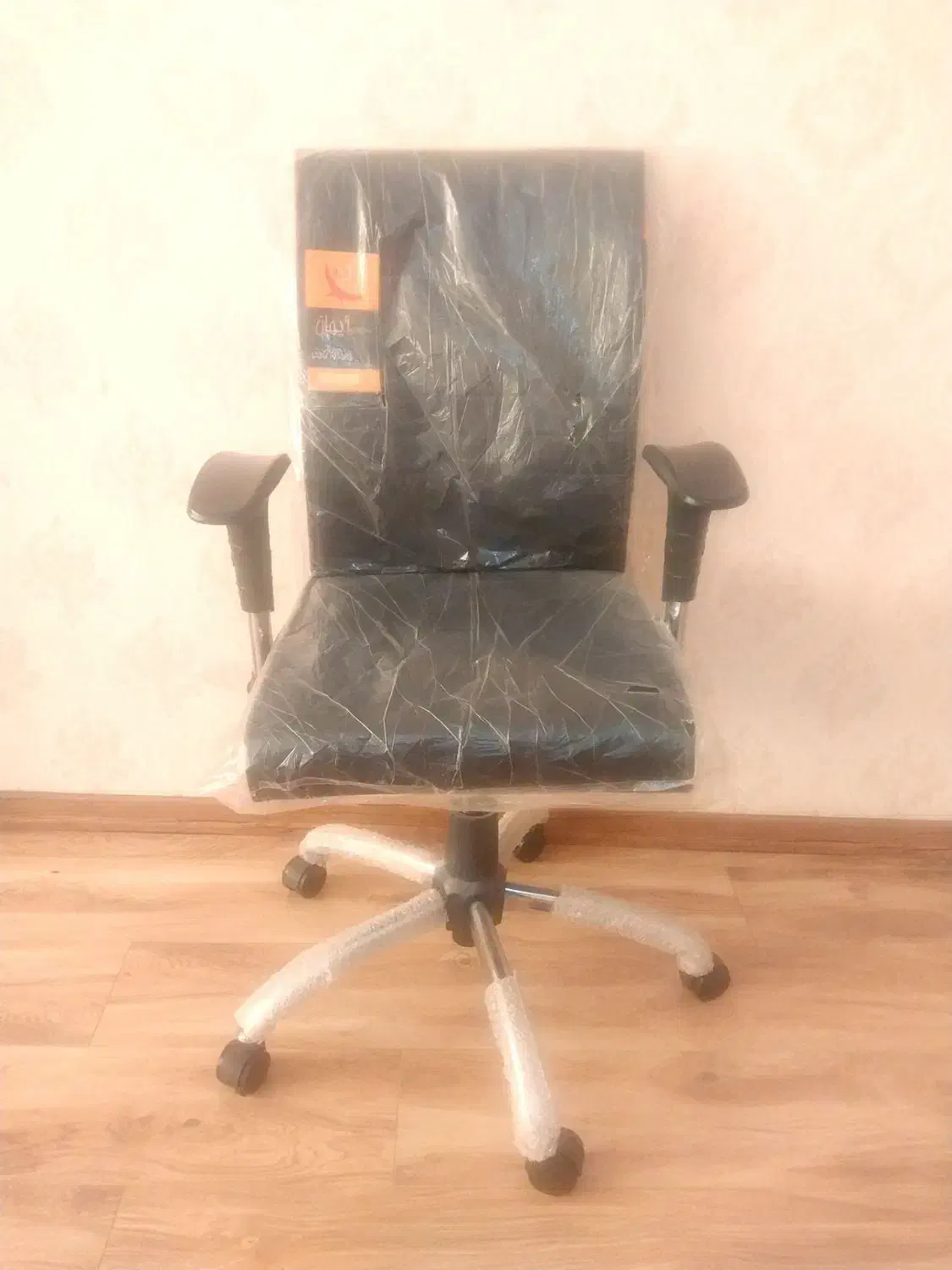 صندلی گردان|صندلی و نیمکت|اردبیل, |دیوار