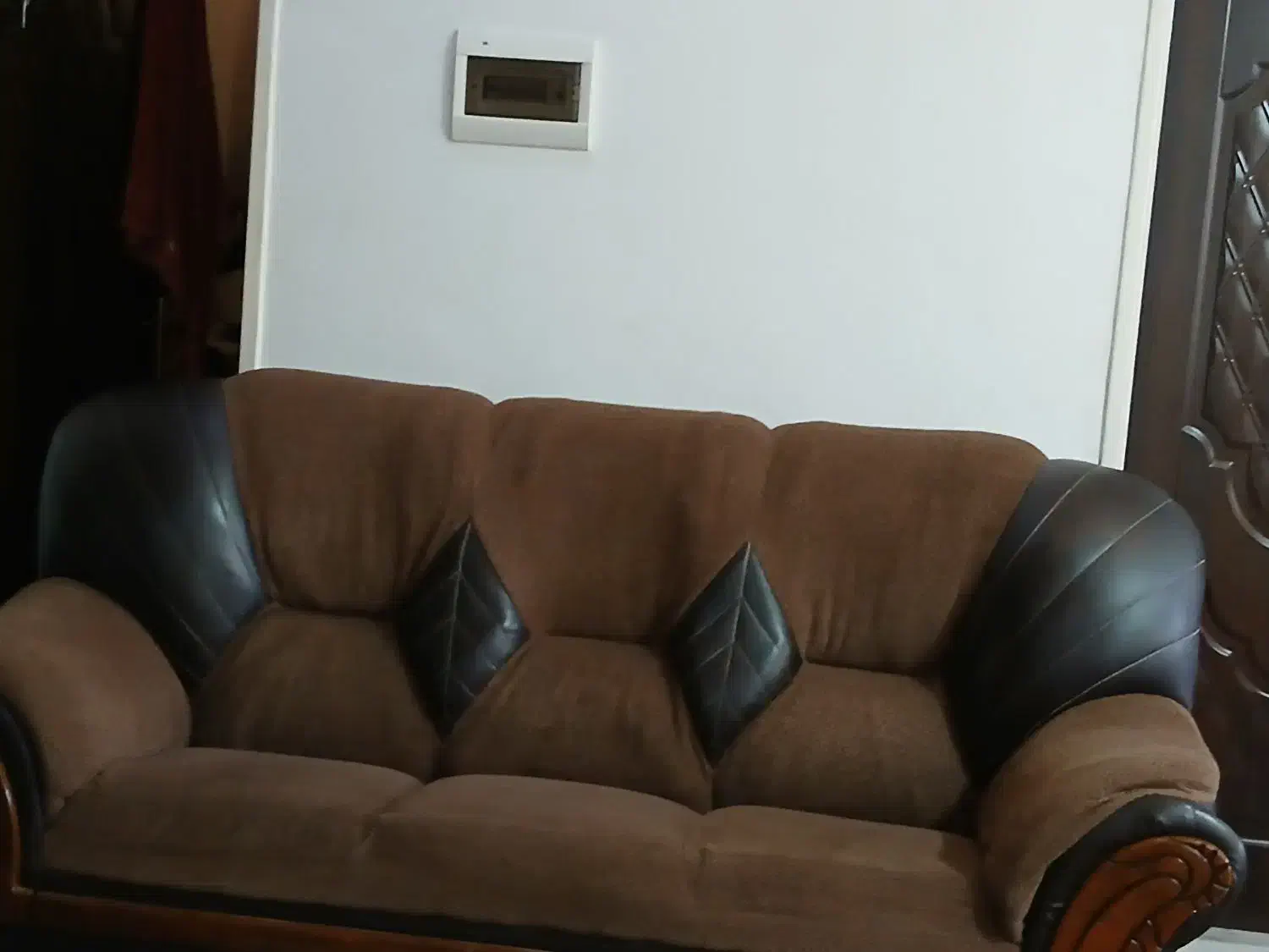 فروش مبل چرم وچوبی به فروش می رسد|مبلمان خانگی و میز عسلی|شهرکرد, |دیوار