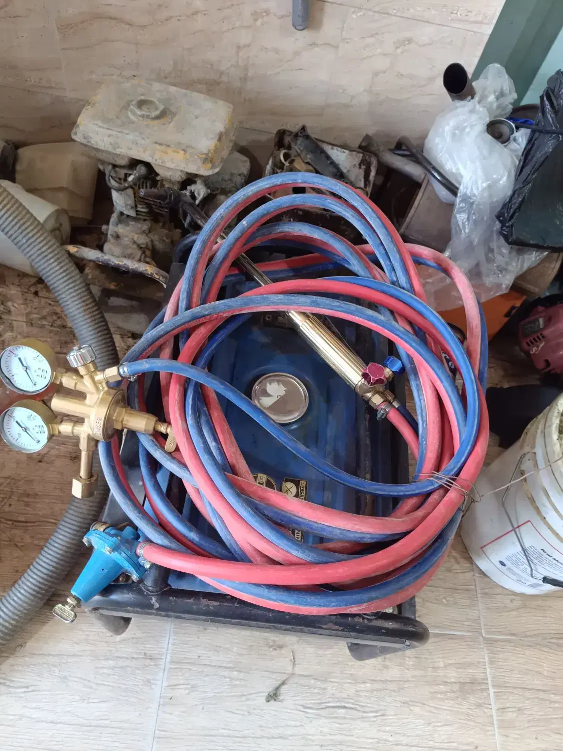 اجاره‌پمپ‌باد‌کمپرسور‌هوا‌برش‌رنگ‌کنتکس‌تگری‌‌پاش|خدمات پیشه و مهارت|رشت, معلولین|دیوار