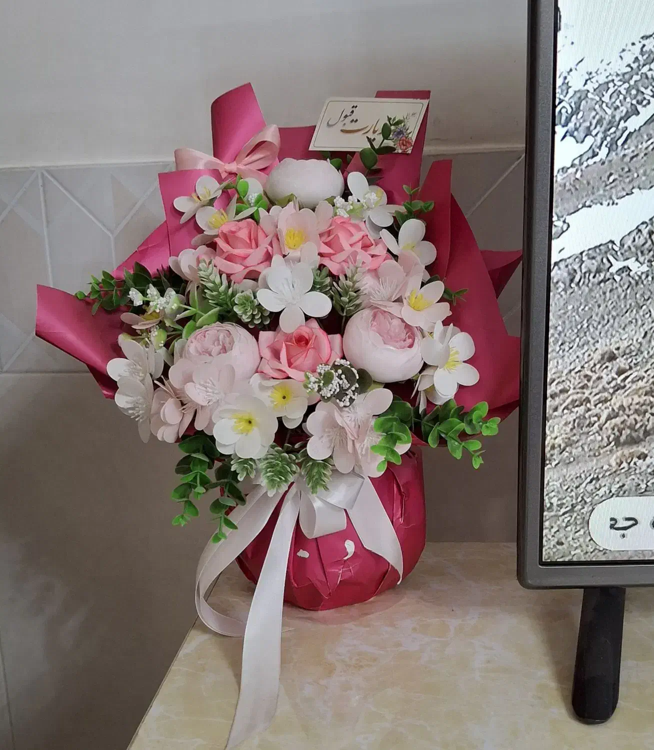 گل صورتی|گل مصنوعی|بروجرد, |دیوار