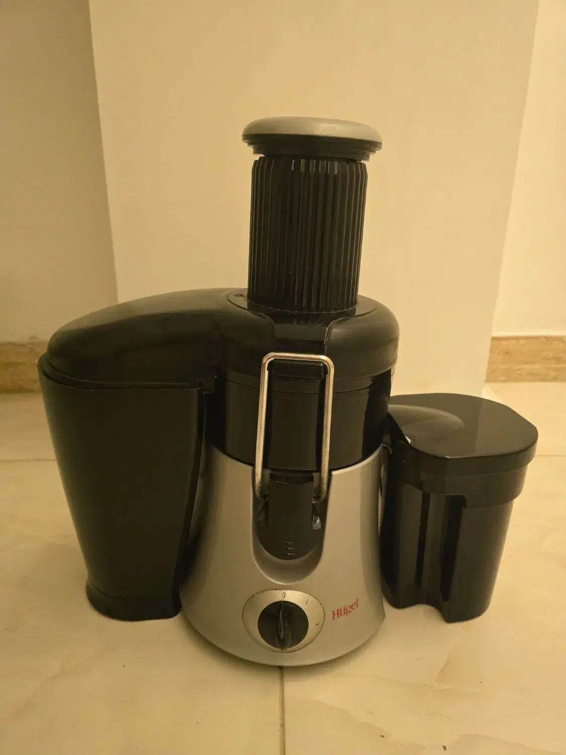 عصاره گیر و آبمیوه گیر Hugel اصل آلمان|آبمیوه‌گیر و آب‌مرکبات‌گیر|رشت, آزادگان|دیوار