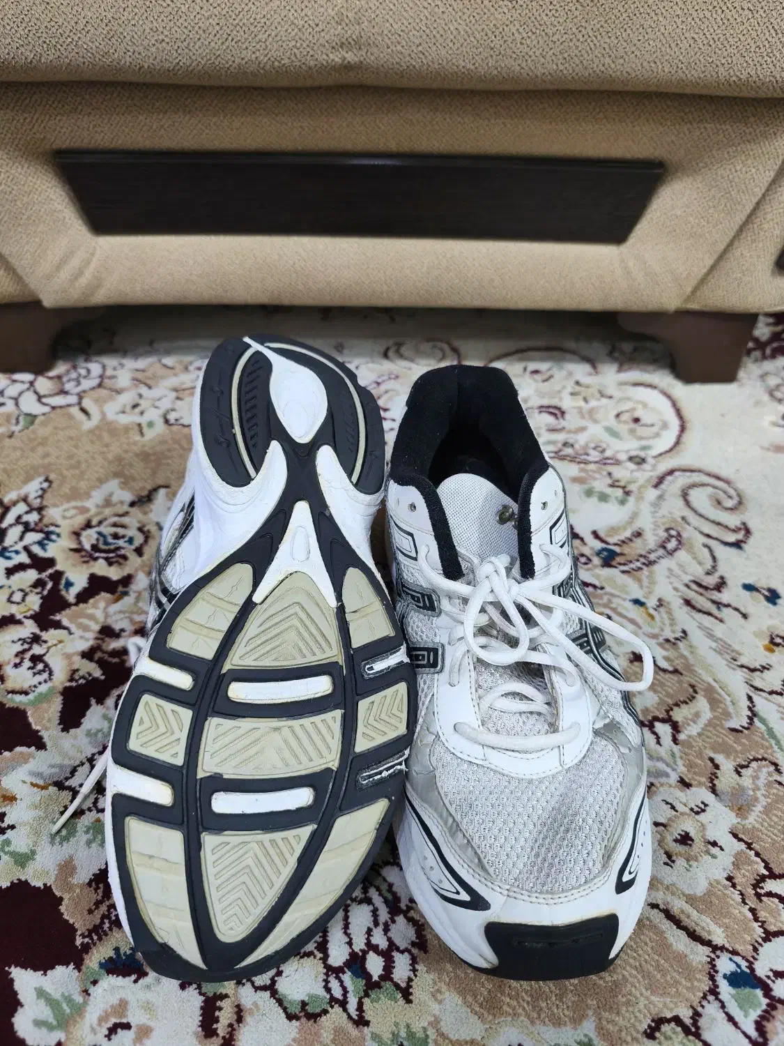 کتونی آسیکس GEL سفید چرم و توری سایز 44|کیف، کفش، کمربند|رشت, باهنر|دیوار