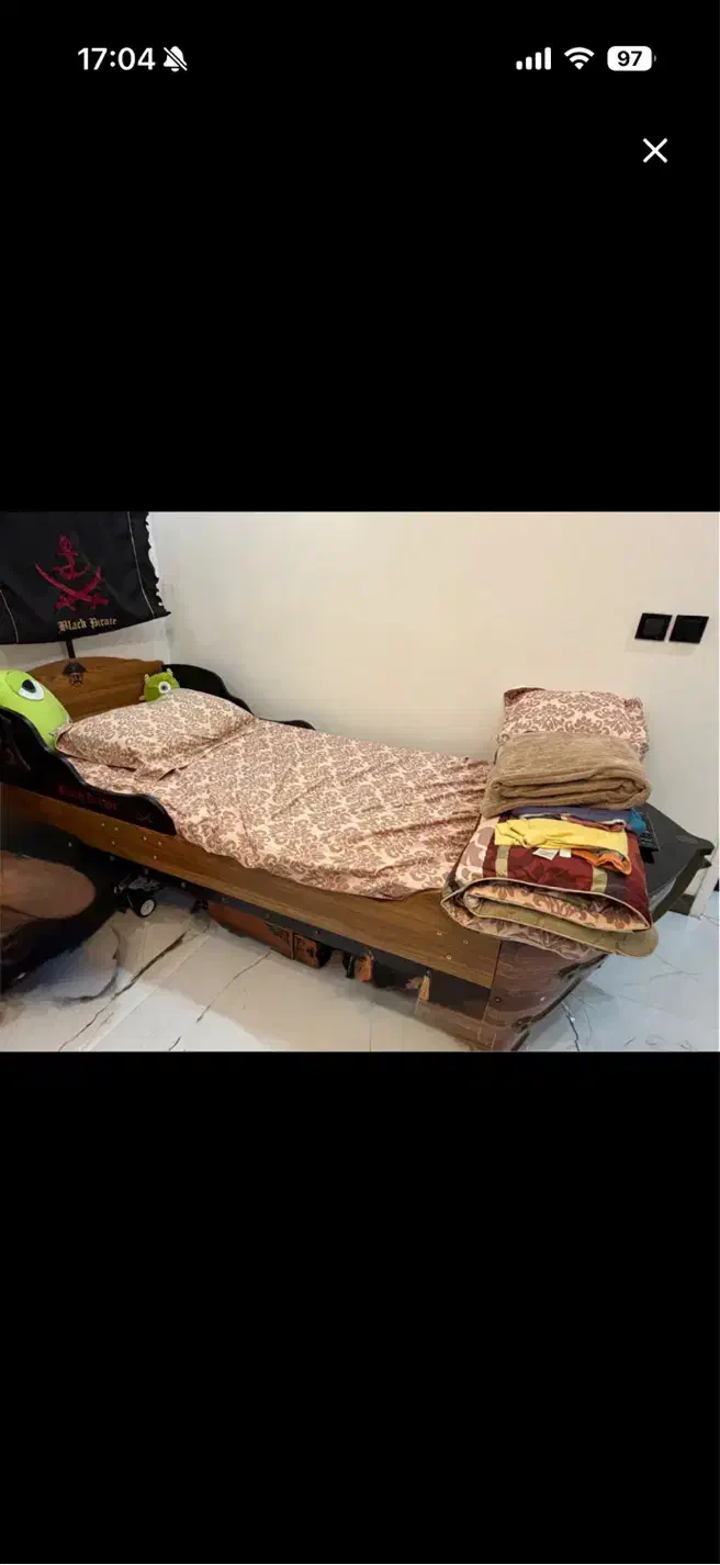 تخت به همراه تشک ۹۰ و ست روتختی آپادانا|تخت و سرویس خواب|مشهد, هفده شهریور|دیوار