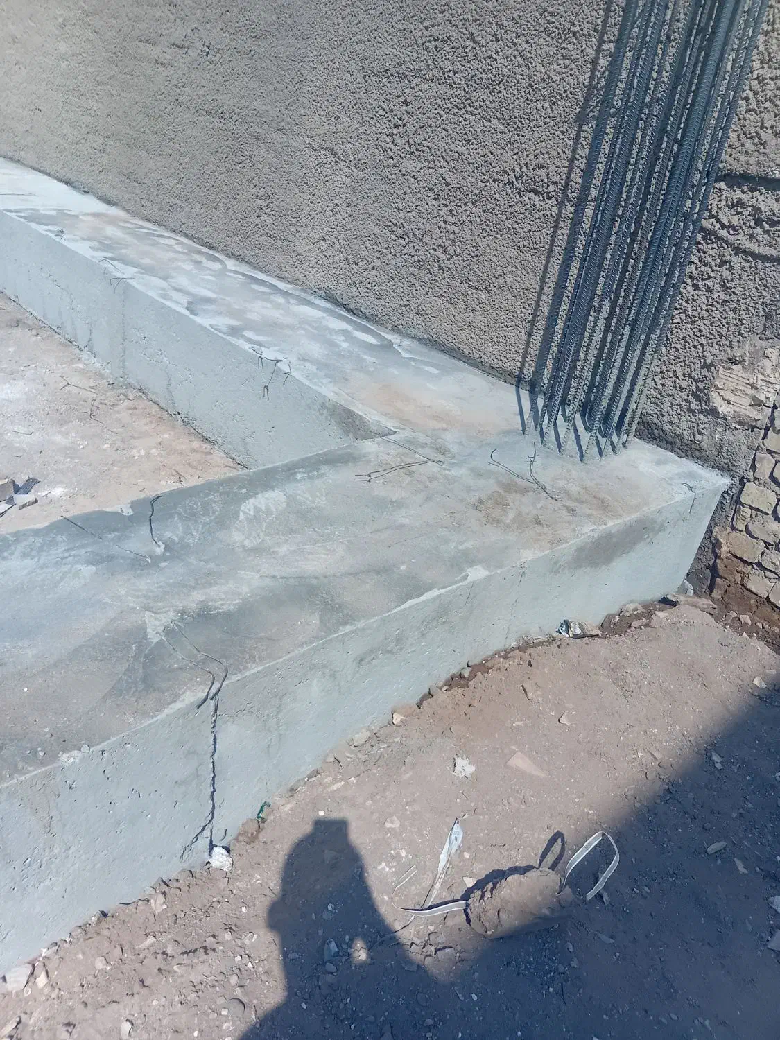 اجرای عمودی سقف بتن ریزی حصارحیاط|خدمات پیشه و مهارت|رفسنجان, |دیوار