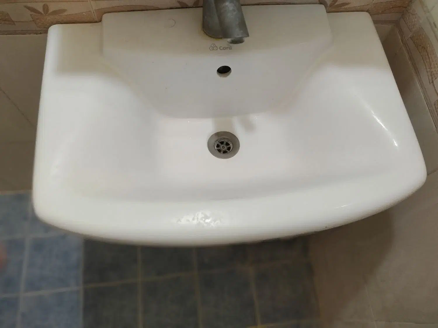 یک عدد روشویی سرامیکی در حد نو و کابینتی کارکرده|لوازم سرویس بهداشتی|اهواز, گلستان|دیوار