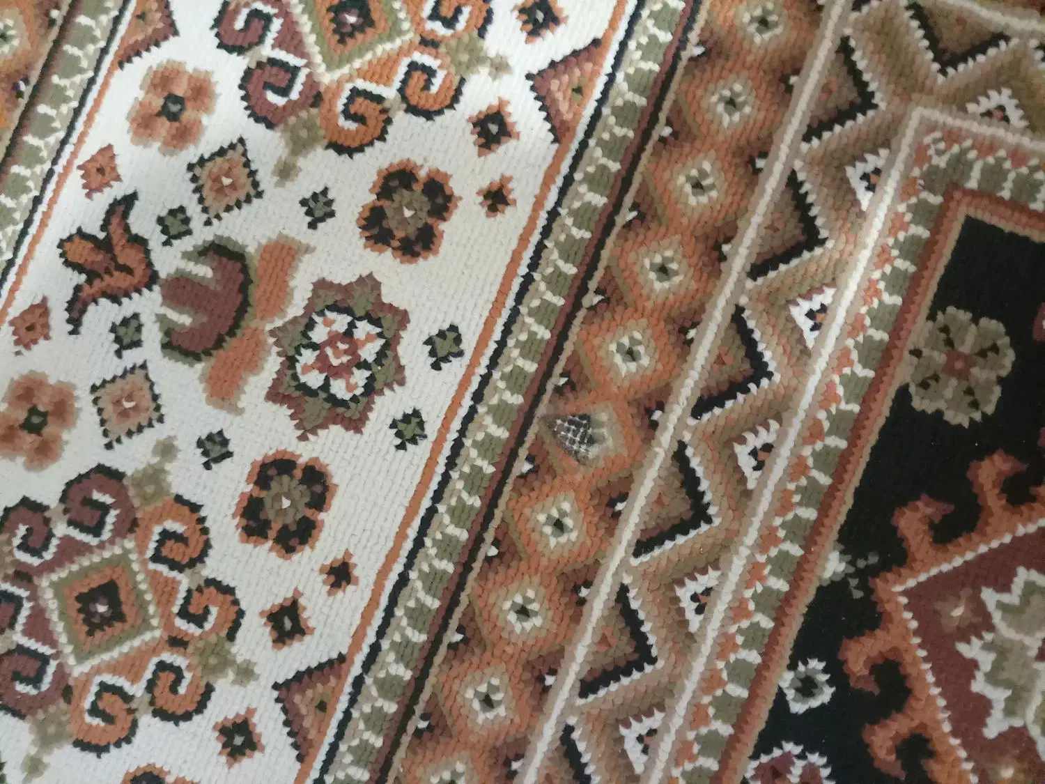 گلیم6متری دوتازده سوختگی کوچک داره|گلیم، جاجیم، گبه|اسلام‌‌آباد غرب, |دیوار