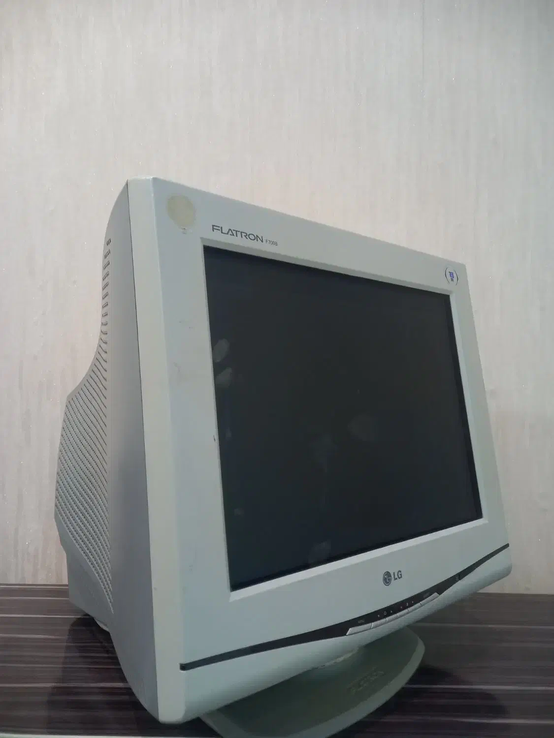 مانیتور CRT ال جی مدل F700B|قطعات و لوازم جانبی رایانه|رشت, استادسرا|دیوار