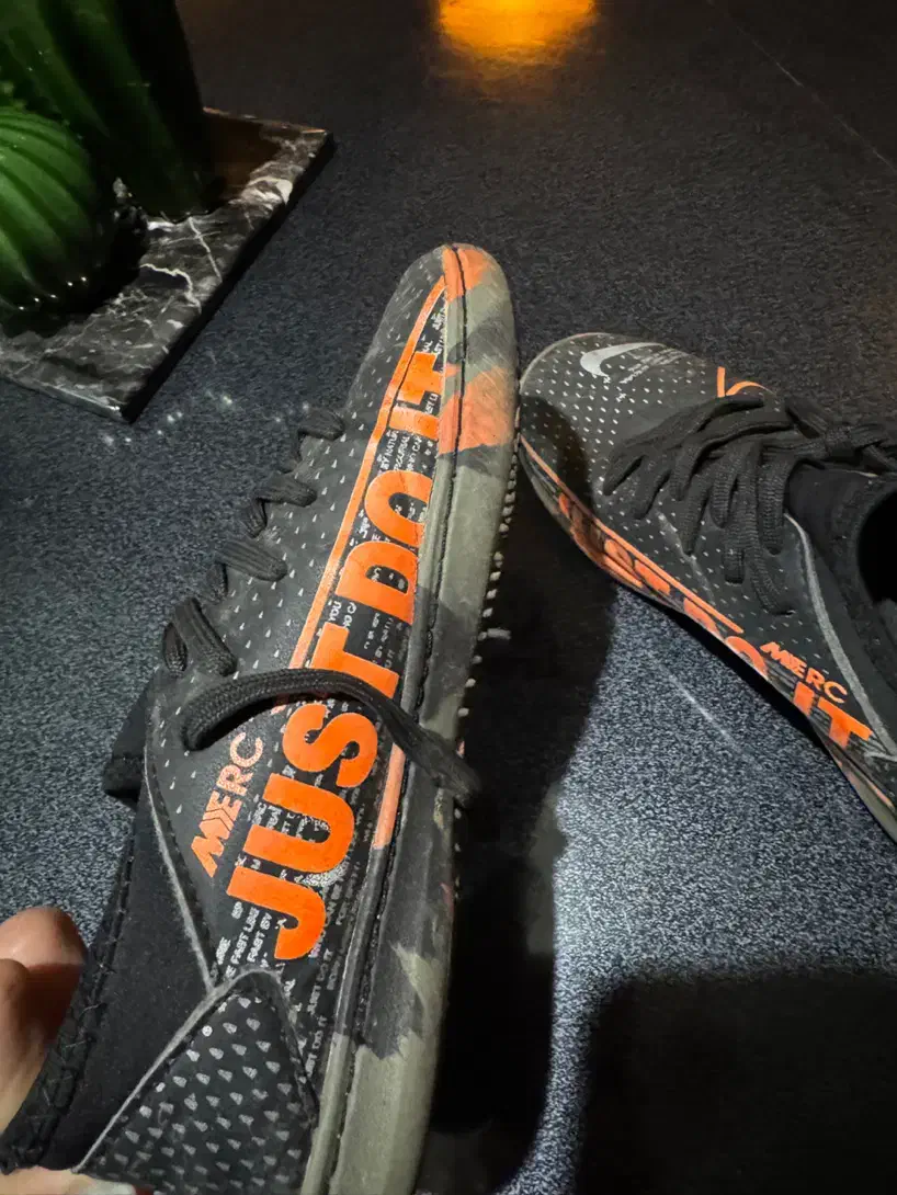 کفش فوتبال سالنی|کفش و لباس بچه|تهران, پاسداران|دیوار