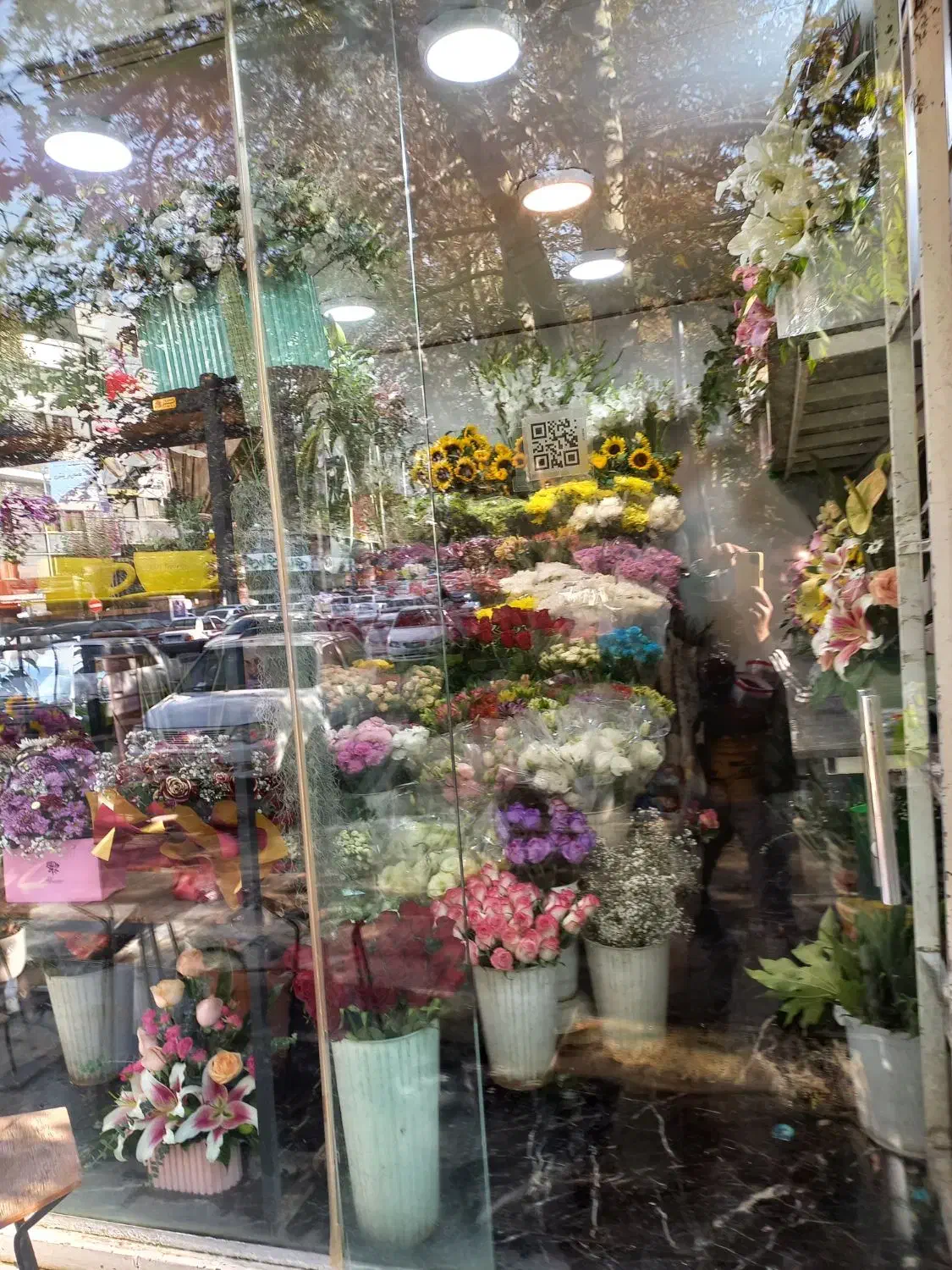 کارگر ساده گلفروشی|استخدام خدمات فروشگاه و رستوران|تهران, قیطریه|دیوار