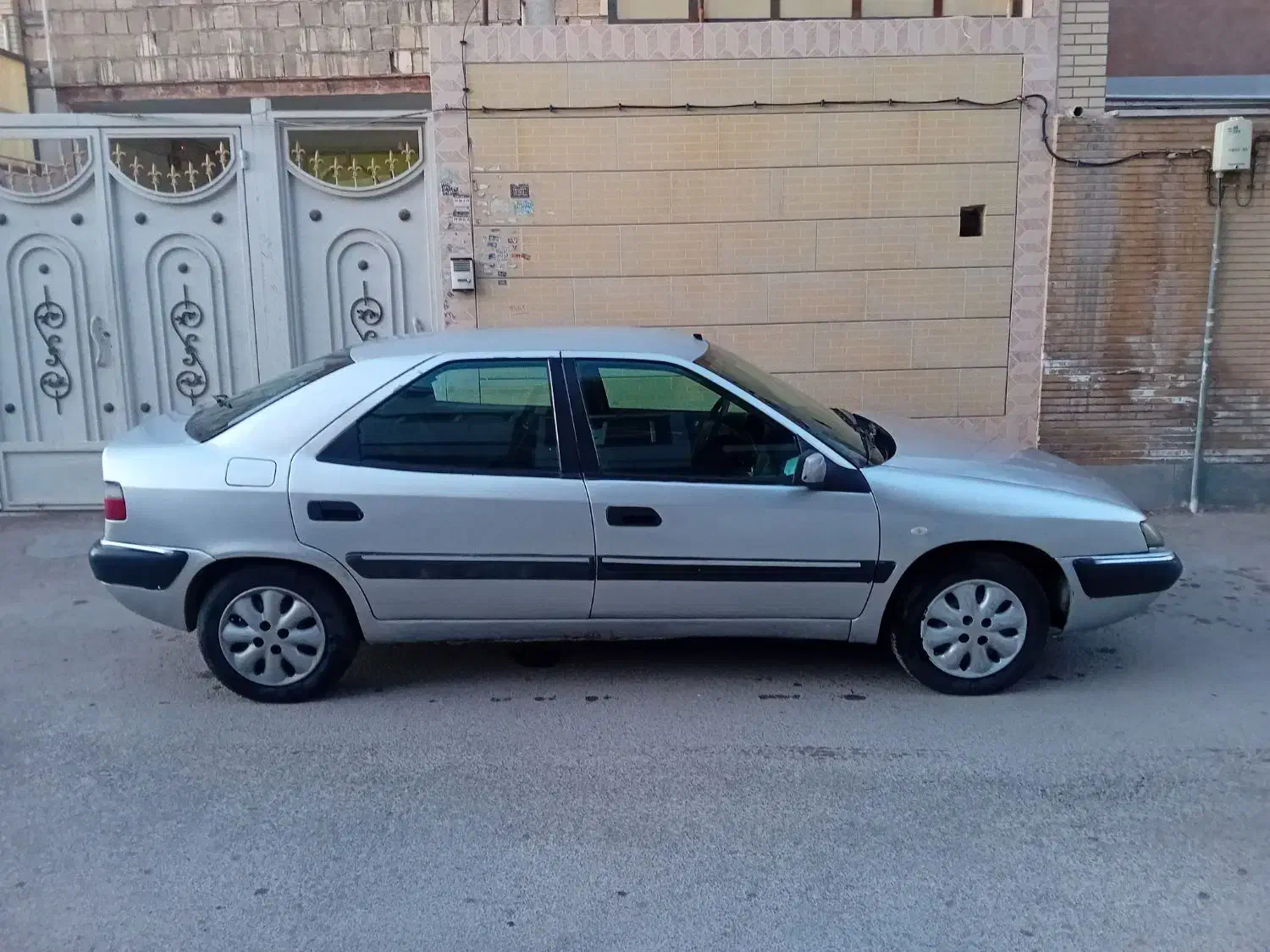 زانتیا ۸۴ نقره ای  ۲۰۰۰|خودرو سواری و وانت|خمینی‌شهر, |دیوار