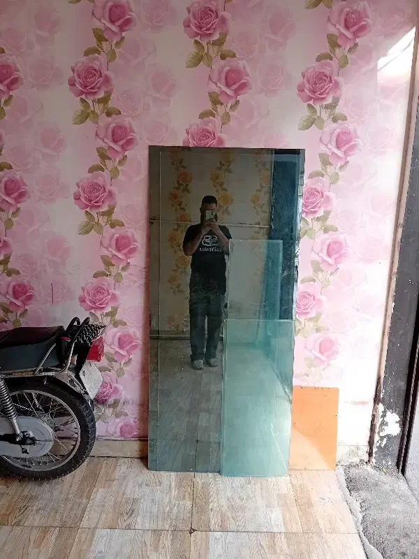 آینه|آینه|نسیم‌شهر, |دیوار