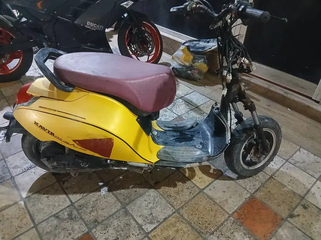 وسپا|موتورسیکلت|کیش, |دیوار