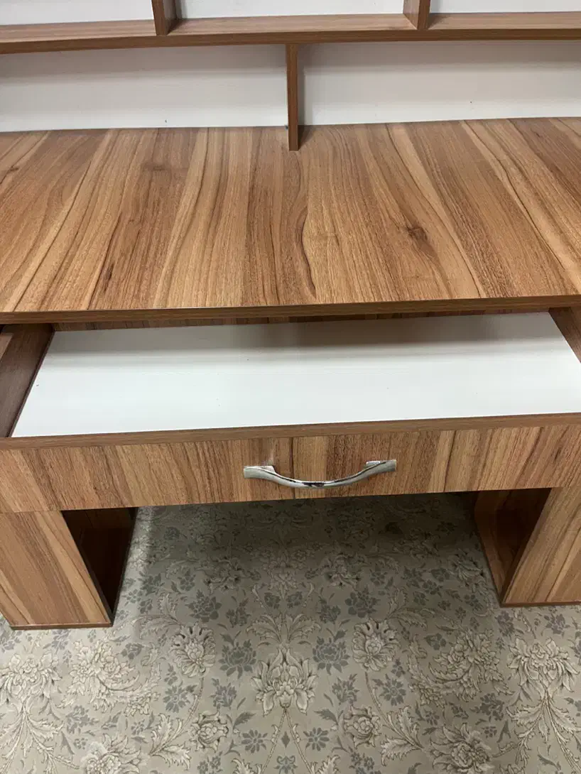 میز تحریر MDF در حد نو|میز تحریر و کامپیوتر|فولادشهر, B6|دیوار