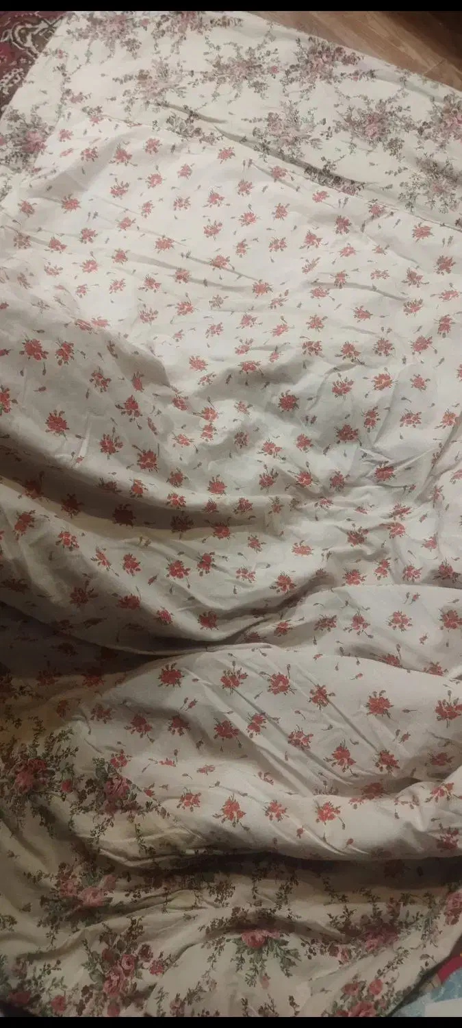 یک عدد لحاف قدیمی سالم موجوده|رختخواب، بالش، پتو|نشتارود, |دیوار