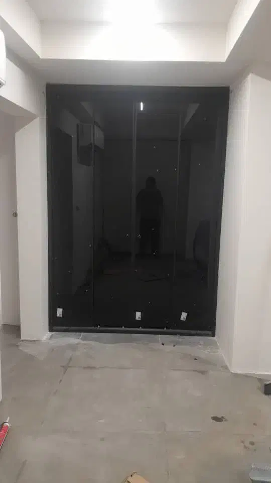 تولیدواجراانواع شیشه درب اتومات کرکره|خدمات پیشه و مهارت|قشم, |دیوار