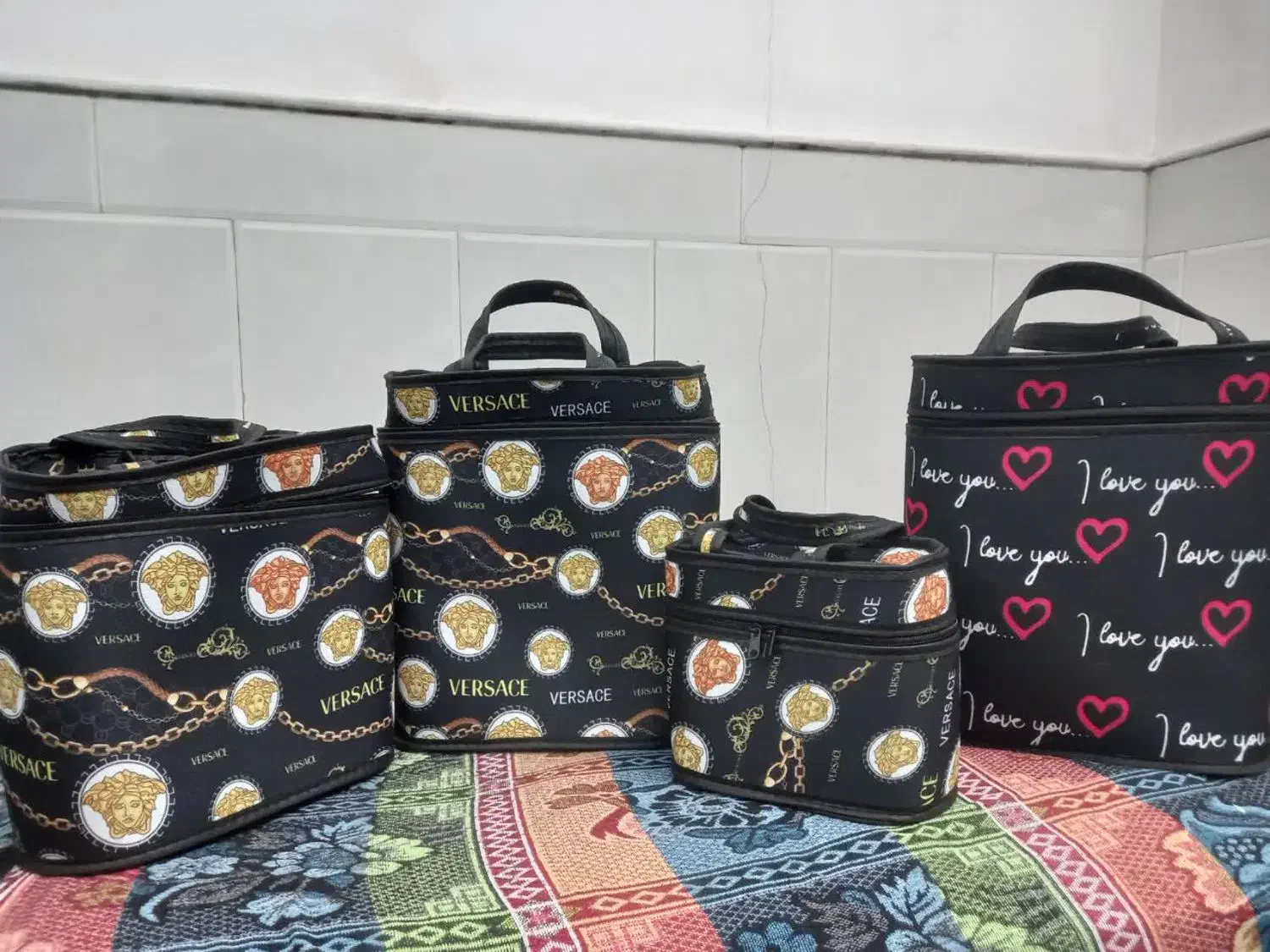 روبالشی دو رویه مخمل|رختخواب، بالش، پتو|قم, وادی السلام|دیوار