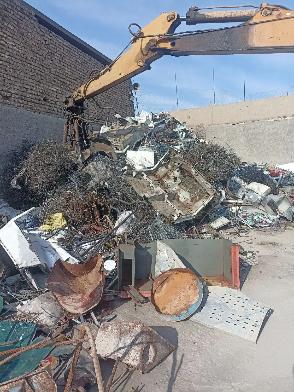 خریدار فروش آهن آلات ضایعات|عمده‌فروشی|قم, صفائیه|دیوار