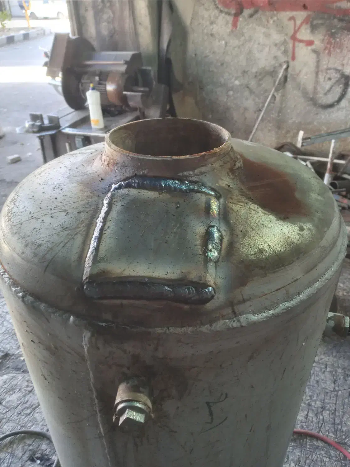 تعمیر وسرویس انواع آبگرمکن دیواری و ایستاده|خدمات پیشه و مهارت|نهاوند, |دیوار