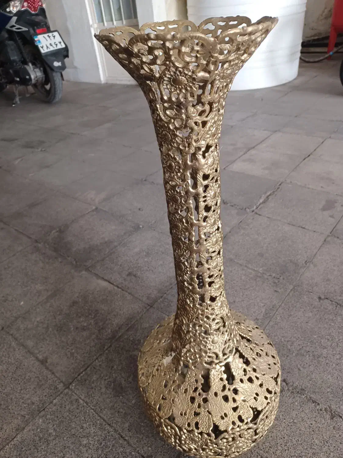 گلدان برنجی سالم وتمیز ۴۲۰۰ تومان|صنایع دستی و سایر لوازم تزئینی|تهران, ائمه اطهار|دیوار