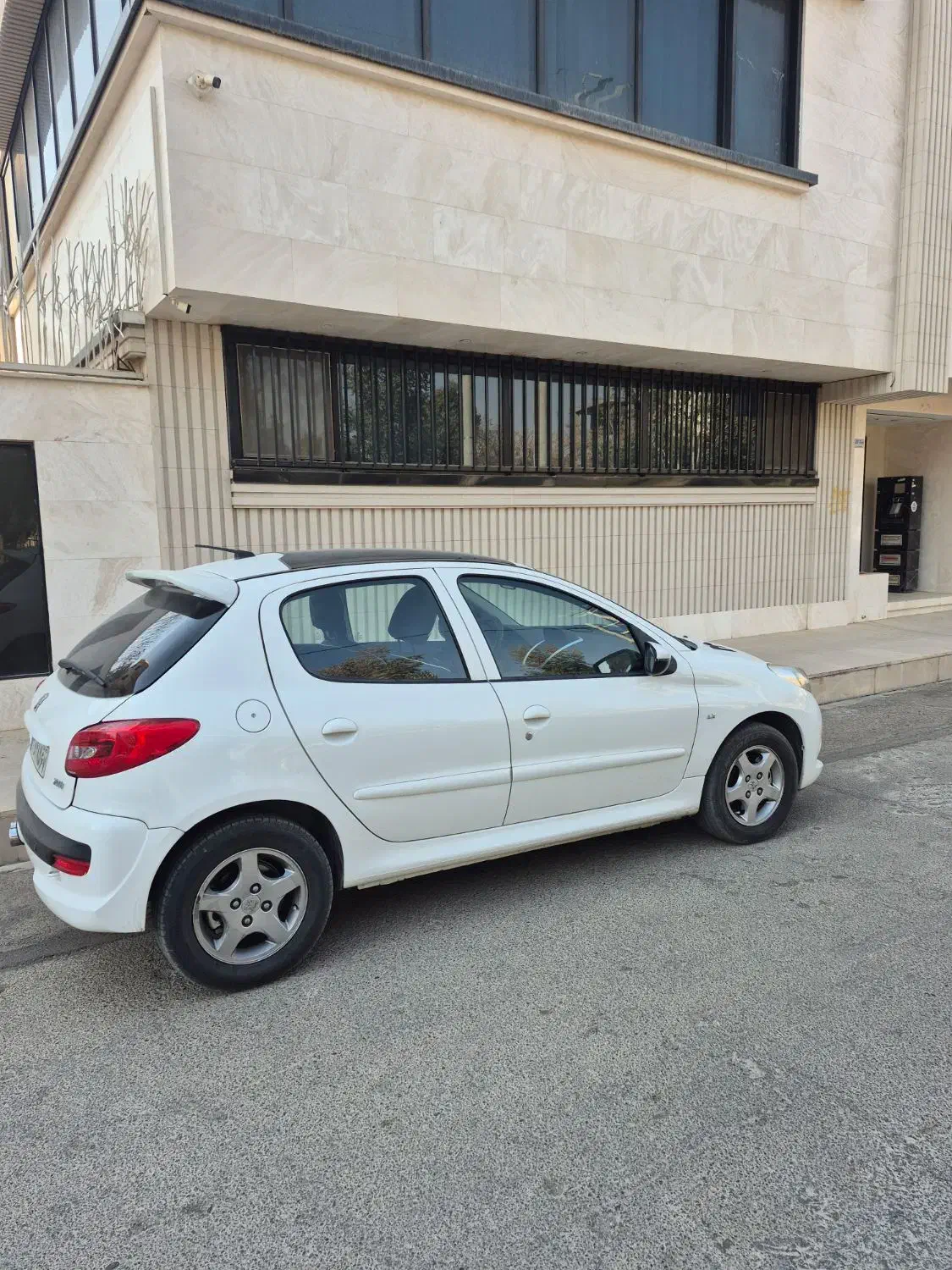 207سقف شیشه 1401|خودرو سواری و وانت|شاهین‌شهر, فردوسی|دیوار