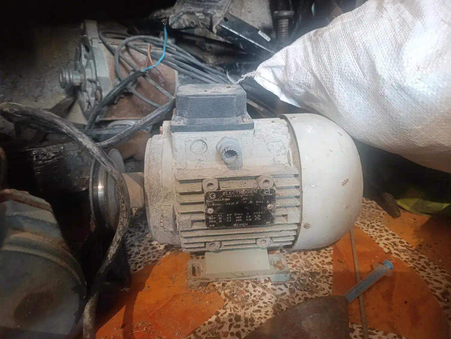 شیر اب|ماشینآلات صنعتی|مرودشت, رامجرد یک|دیوار