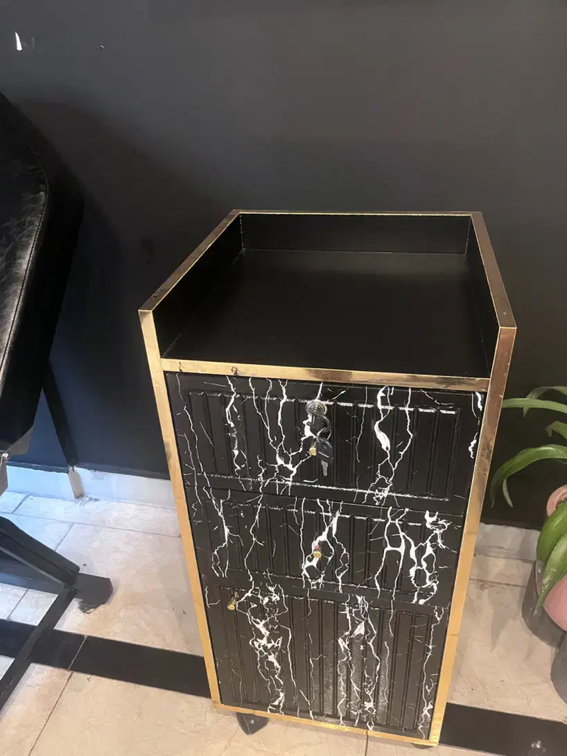 ترولی ارایشی|آرایشگاه و سالن‌های زیبایی|صدرا-فارس, فاز ۱|دیوار