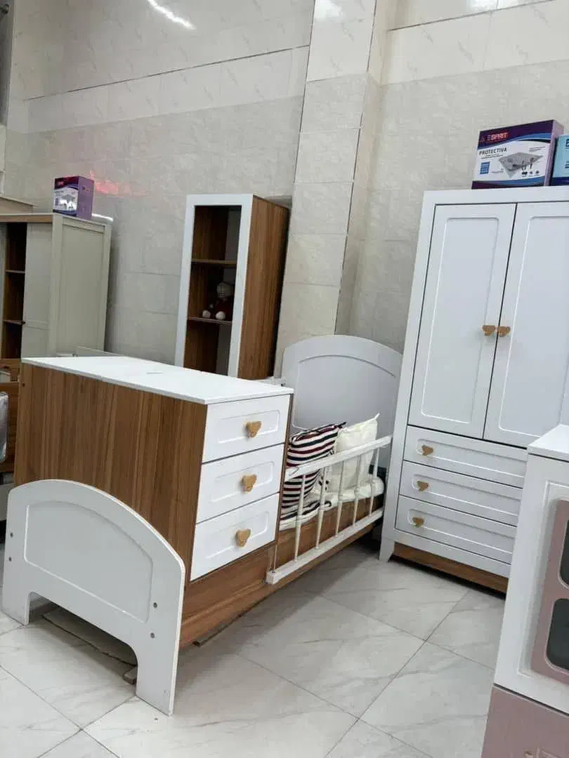 تخت و کمد نوزاد جادار و شیک) قابل ست باهرکاری|اسباب و اثاث بچه|تهران, الهیه|دیوار