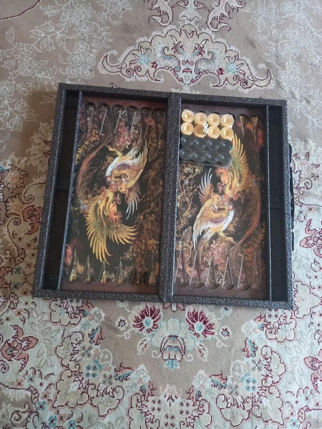 تخته نردروکش چرم|کلکسیون اشیاء عتیقه|زنجان, |دیوار