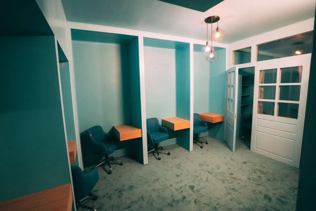 فضای کار اختصاصی  (دفتر کار اشتراکی)|اجارهٔ کوتاه‌مدت دفتر کار و فضای آموزشی|مشهد, کوثر|دیوار