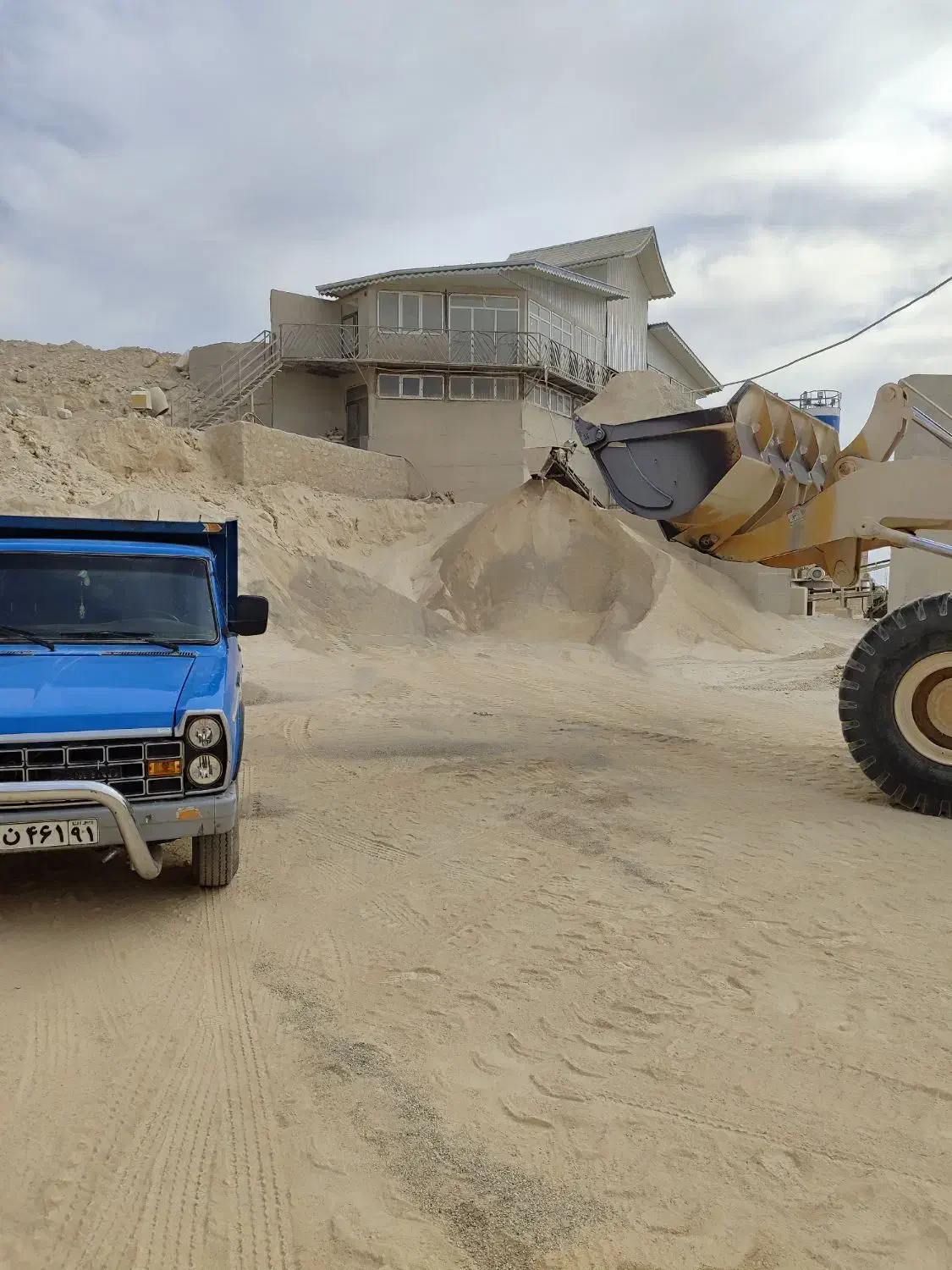 ماسه، شن، پوکه، ماسه بادی و خاک|مصالح و تجهیزات ساختمان|نمین, |دیوار